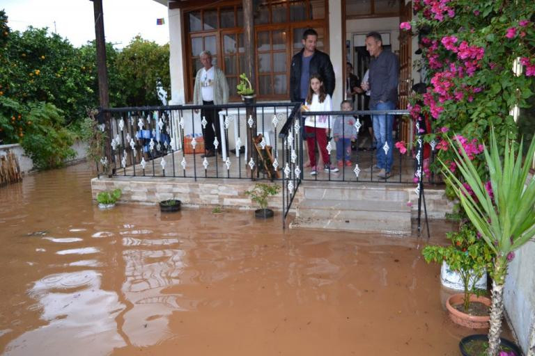 Πλημμύρες στο Ναύπλιο – Ποτέ φτάνει η κακοκαιρία στην Αθήνα  (φωτο & βίντεο)
